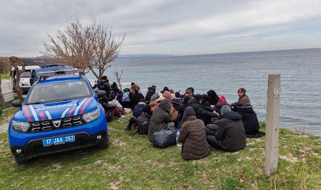 Minibüste 68 kaçak göçmen ile 1 organizatör yakalandı