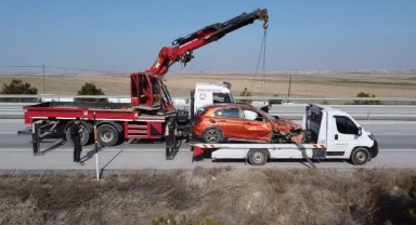 Otomobil 10 metrelik şarampole yuvarlandı
