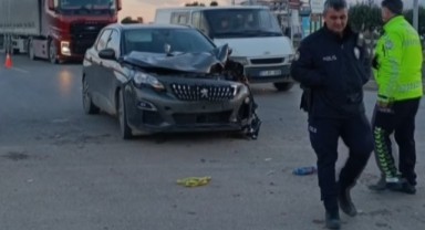 Otomobil ile çarpışan motosiklet sürücüsü yaralandı
