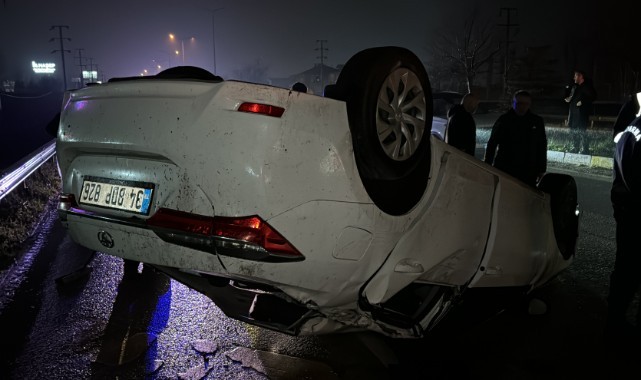Otomobil karşı şeride geçip takla attı: 3 yaralı