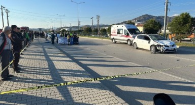 Otomobil motosikletle çarpıştı: 2 ölü, 1 yaralı