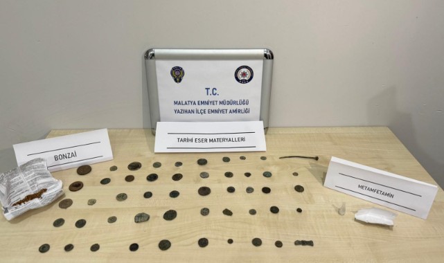 Otomobilde uyuşturucu ile tarihi eser ele geçirildi
