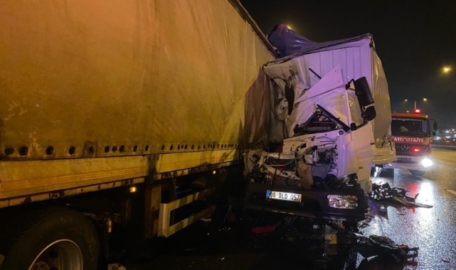 Otoyolda feci kaza: 1 ölü, 1 yaralı