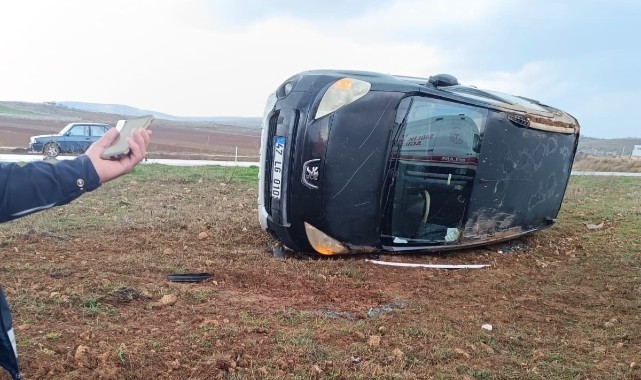Refüje giren hafif ticari yan yattı: 1 yaralı
