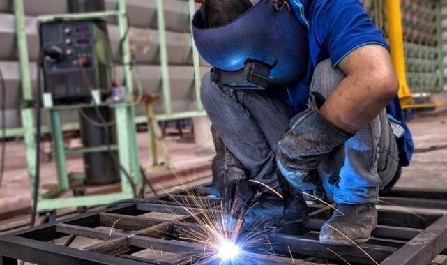 Sanayi üretimi imalat etkisiyle arttı