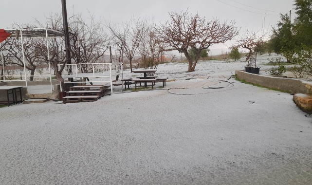 Şanlıurfa'da sağanak ve dolu etkili oldu