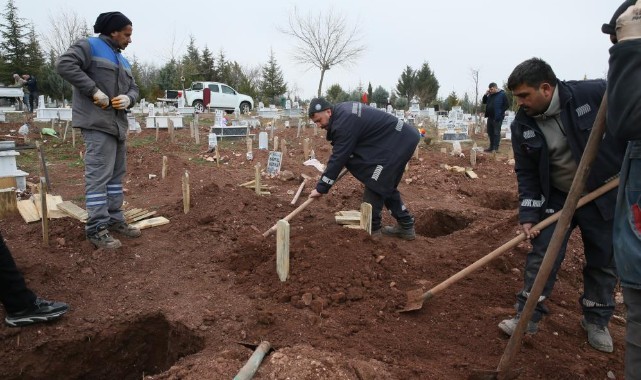 Şehir çöplüğünde ölü bulunan bebek defnedildi