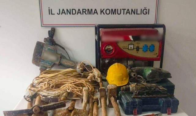 Sit alanında kaçak kazı yapan 3 şahıs yakalandı