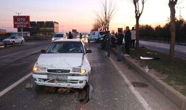Siverek'te iki otomobil çarpıştı: 3 yaralı