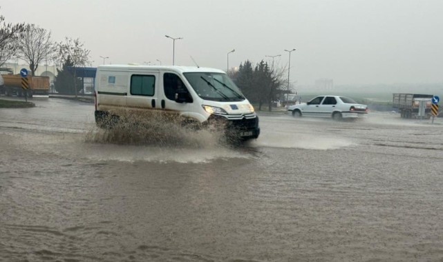 Siverek’te şiddetli yağış su baskınlarını beraberinde getirdi