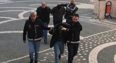 Sokakta uyuşturucu satan 2 şüpheli tutuklandı