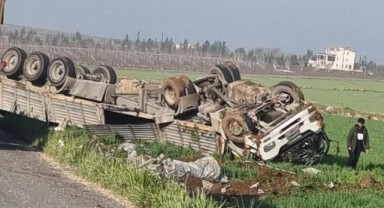 Suruç ölüm yolunda tır devrildi! Sürücü yaralandı