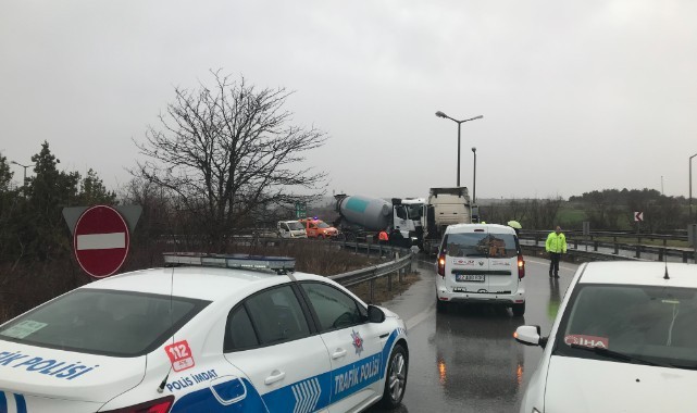 Tırla beton mikseri kafa kafaya çarpıştı: 2 yaralı