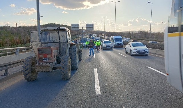 Traktöre çarpan motosiklet sürücüsü hayatını kaybetti