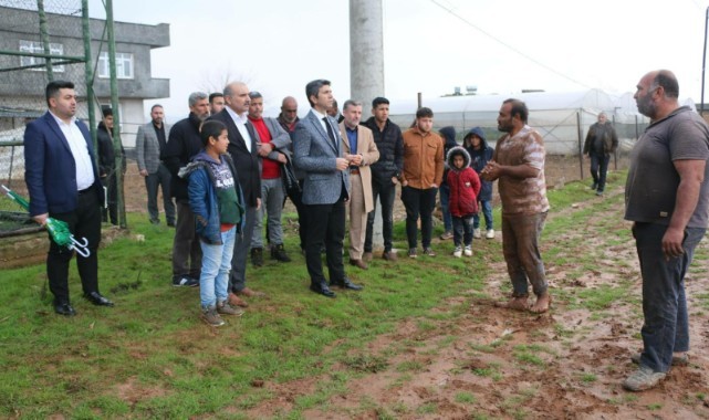 Urfa'da sel mağduru çiftçi yalın ayakla sorunlarını Özaslan'a aktardı