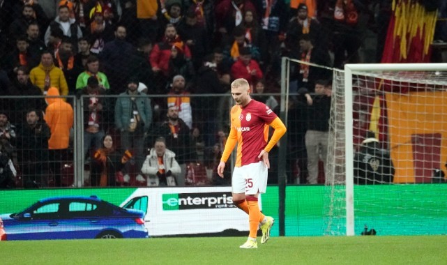 Victor Nelsson kırmızı kart gördü