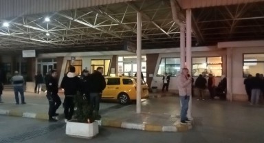 Yardım istediği polis memurunu tabancayla vurdu