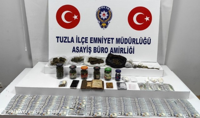 Zehir tacirinin evinden farklı ülkelere ait nakit para çıktı