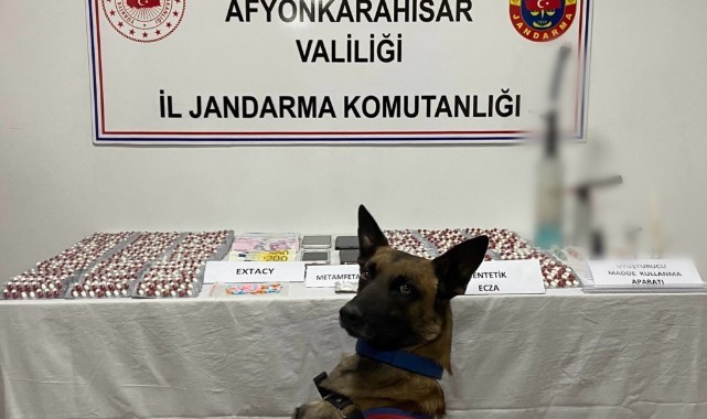 Zehir tacirlerini jandarma yakaladı