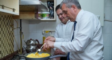 Başkan Beyazgül’de öğrencilerle sahur yaptı