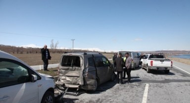 Cenaze konvoyunda zincirleme trafik kazası