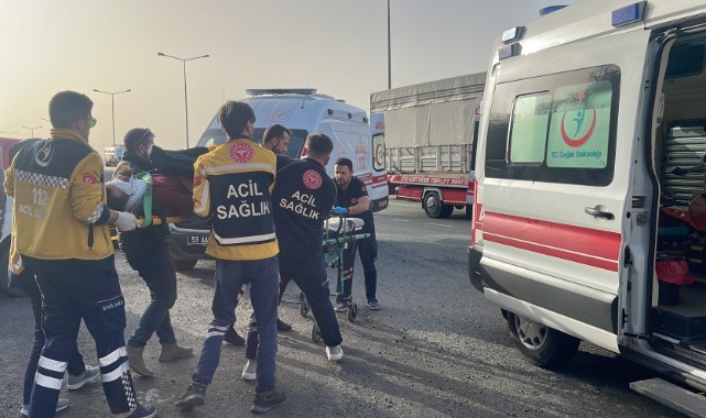 Cenazeden dönenleri taşıyan otomobil bariyerlere çarptı: 4 yaralı