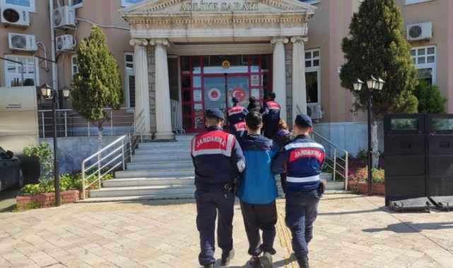Çok sayıda düzensiz göçmen, 3 göçmen kaçakçısı yakalandı