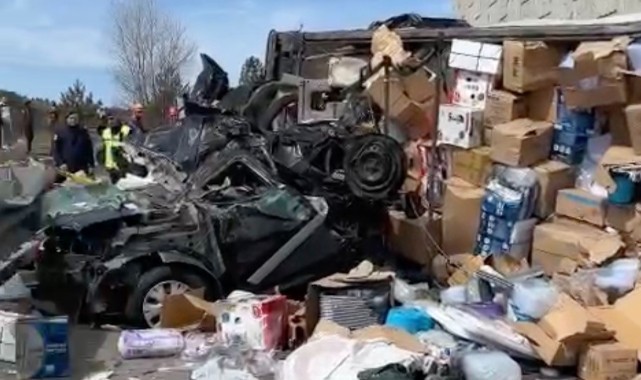 D100’de tır otomobilin üzerine devrildi: 4 ölü, 3 yaralı