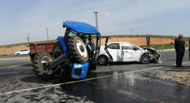 Diyarbakır’da otomobil ile traktör çarpıştı: 5 yaralı