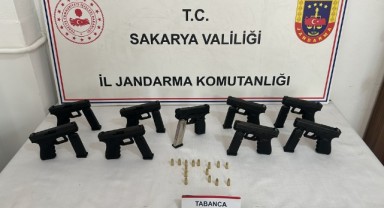 Durdurulan araçtan cephanelik çıktı: 2 gözaltı