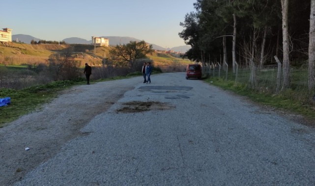 Eşi ile eski çalışanını parkta yakalayan koca cinnet getirdi