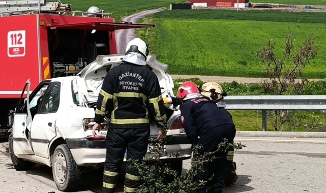 Gaziantep’te iki otomobil çarpıştı: 2 yaralı