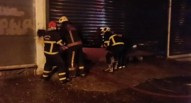 Gece saatlerinde döşemeci dükkanında yangın!