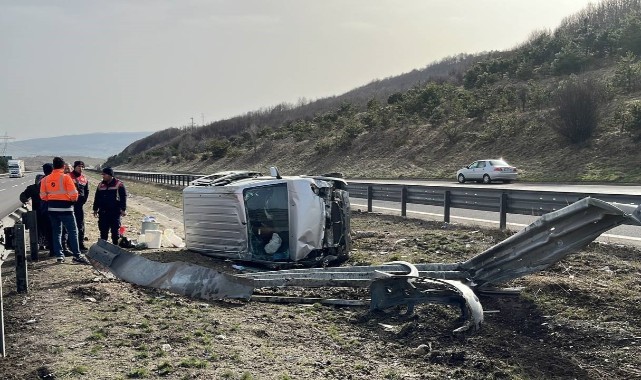Hafif ticari araç bariyerleri yerinden söktü: 1 yaralı