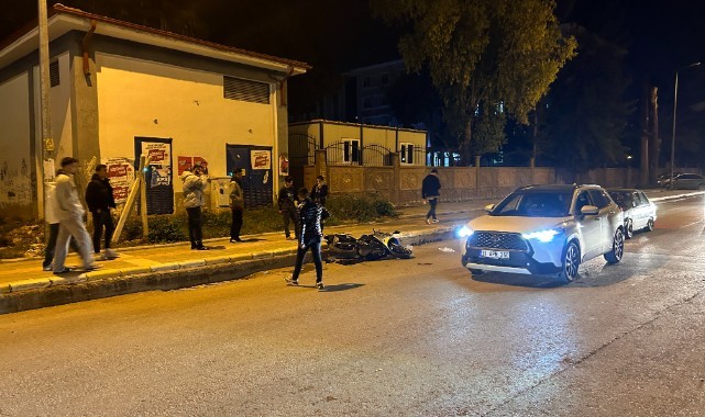 Hafif ticari araç ile motosiklet çarpıştı: 2 yaralı