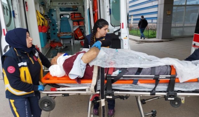 Hafif ticari araç tıra çarptı: 1 ağır yaralı