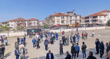 Hasımlar aynı sandıkta karşılaştı, ortalık karıştı: 1 polis yaralandı