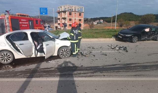 İki otomobilin çarpıştı: 3 yaralı