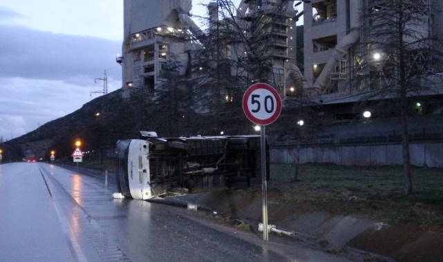 İşçi minibüsü devrildi: 6 yaralı