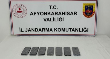Jandarma 175 bin TL değerinde kaçak cep telefonu ele geçirdi