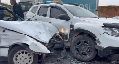 Kahta'da iki otomobil çarpıştı: 2 sürücü yaralandı