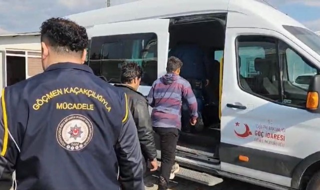 Karayolunda 34 kaçak göçmen yakalandı, 3 organizatör tutuklandı