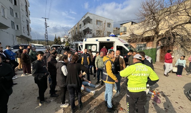 Kilis'te otomobil ile motosiklet çarpıştı: 3 yaralı