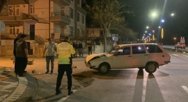 Otomobil ile çarpışan motosiklet sürücüsü hayatını kaybetti