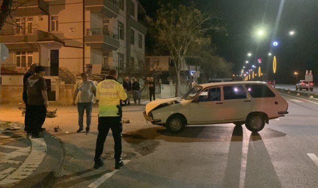 Otomobil ile çarpışan motosiklet sürücüsü hayatını kaybetti