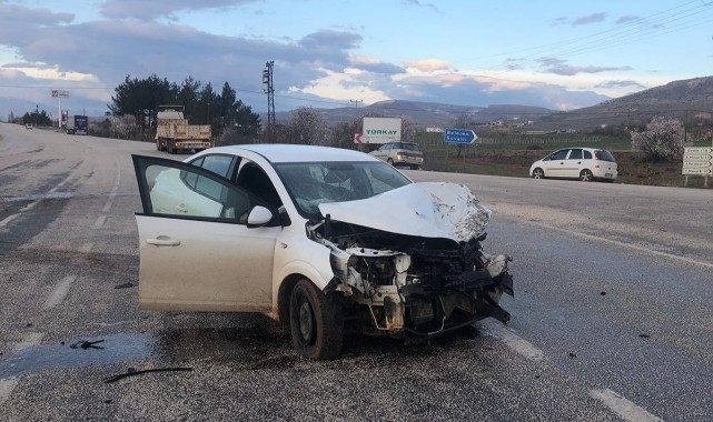 Otomobil ile tır çarpıştı: 1 Yaralı