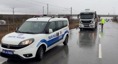 Otomobil ile tır çarpıştı: 2 yaralı