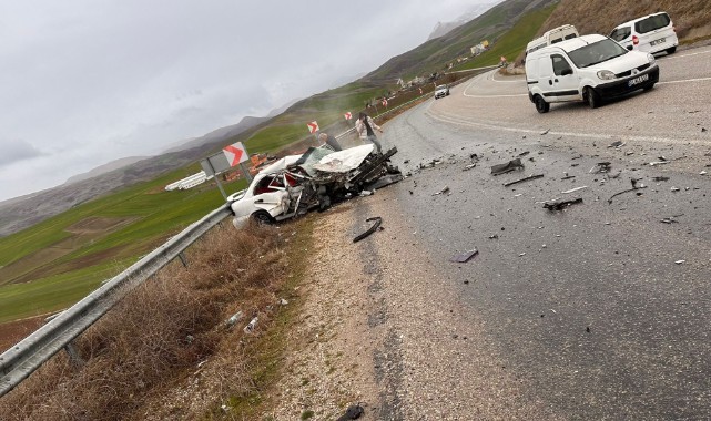 Otomobil ile tır çarpıştı: 3 yaralı