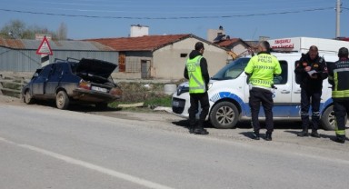 Otomobil köprü bariyerine çarptı: 1 yaralı