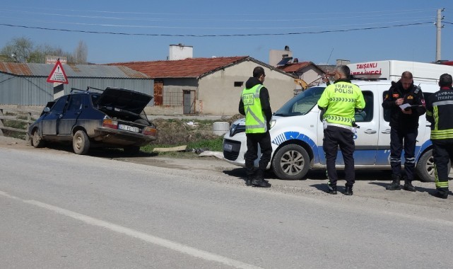 Otomobil köprü bariyerine çarptı: 1 yaralı